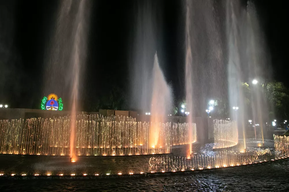 Fuente Plaza Independencia (3)