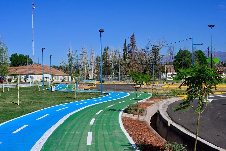 segundo-sombra-godoy-cruz-mendoza-terminada-espacio-verde-carlos-de-la-rosa-2